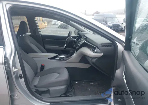 2020 Toyota Camry Le z USA, uszkodzony, nr VIN 4T1C11AK1LU990276